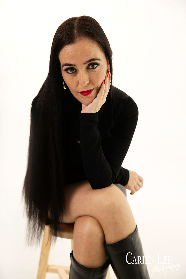 Bunbury glamour-portrait photographer capturing confident, elegant, and empowering images for women.