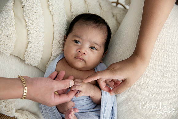 newborn photo with parents hands in Bunbury studio