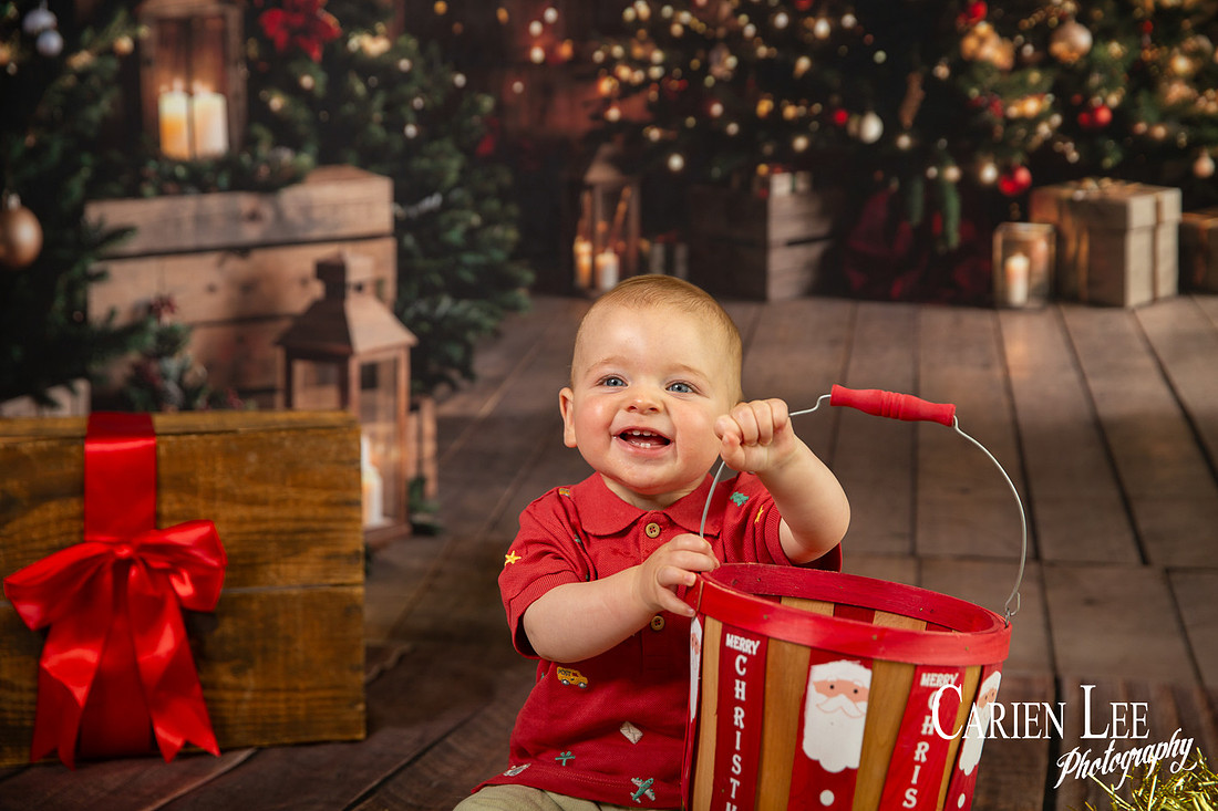 Cchristmas-mini-session-bunbury-family-with-santa-festive-studio-photography