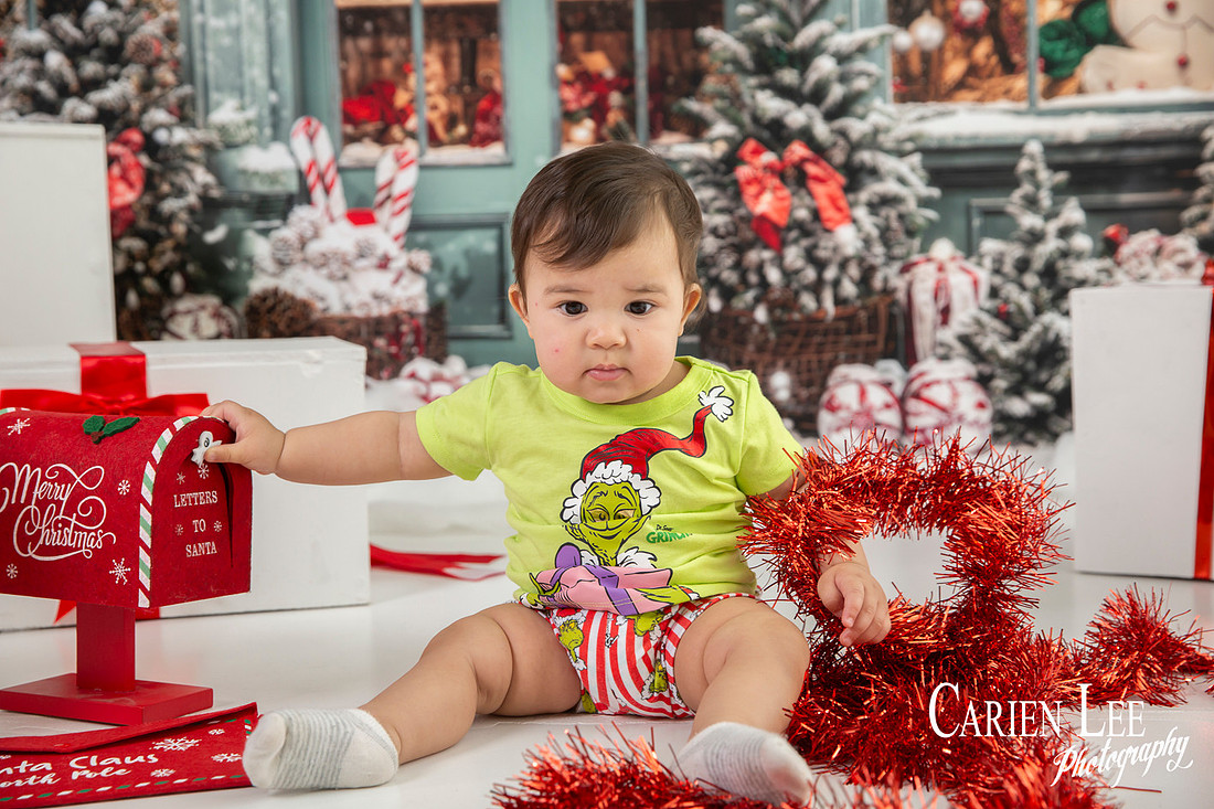 Christmas mini photography session with Santa in Bunbury Western Australia