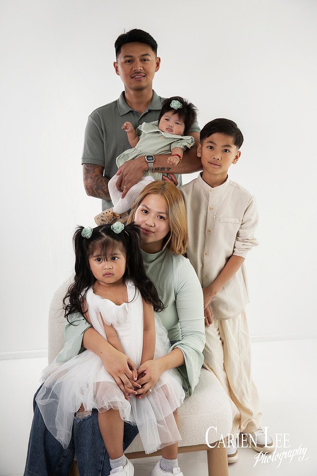 Family photography session in Bunbury Western Australia capturing natural family portraits outdoors