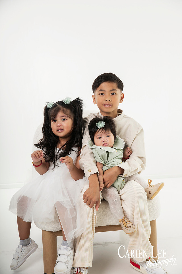 Family photography session in Bunbury Western Australia capturing natural family portraits outdoors