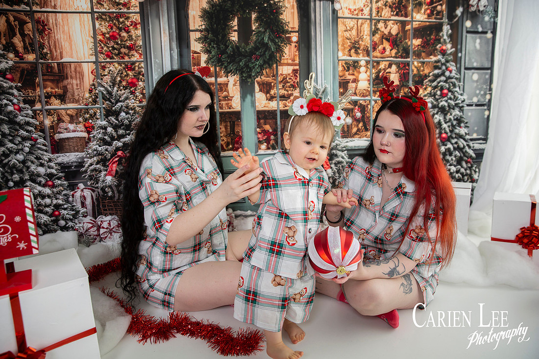 Kids meeting Santa during Bunbury Christmas mini photo session