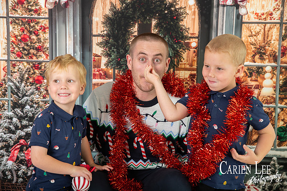 Kids meeting Santa during Bunbury Christmas mini photo session