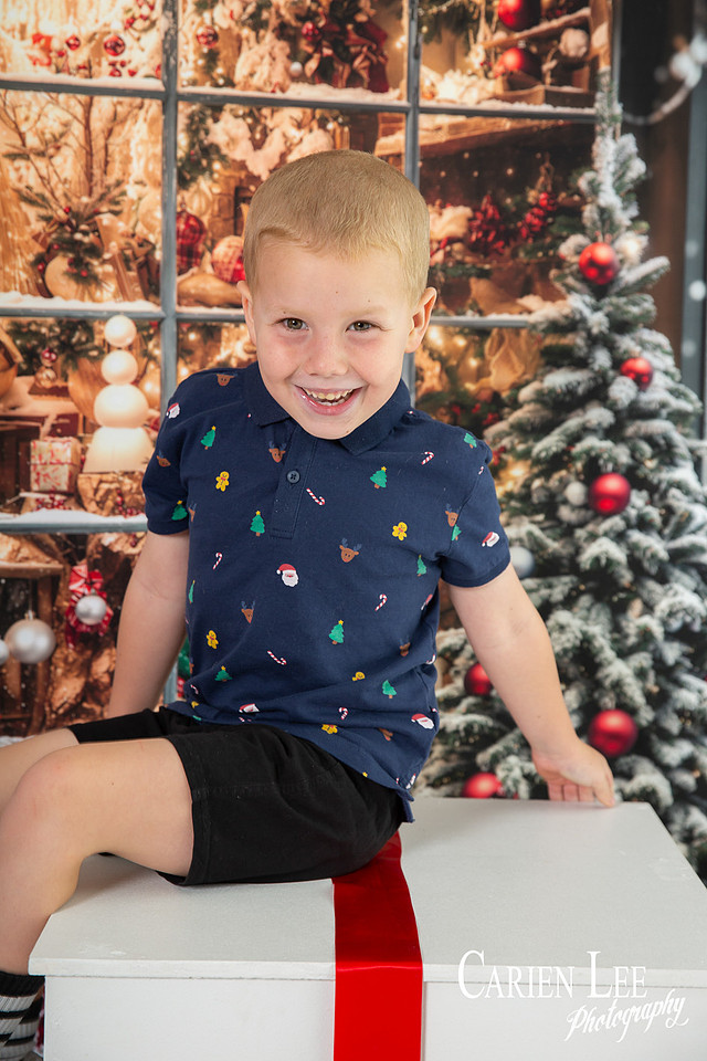 Kids meeting Santa during Bunbury Christmas mini photo session