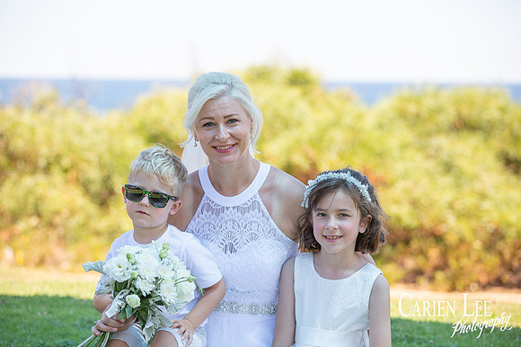 Bunbury wedding photographer capturing beach ceremony