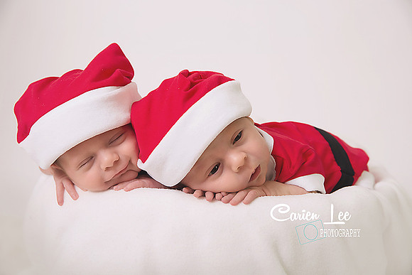 Lifestyle newborn photography with twin babies and family