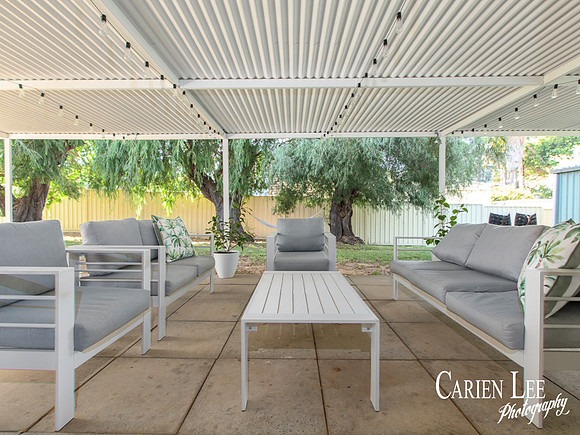 Spacious cosy outdoor living area in mandurah