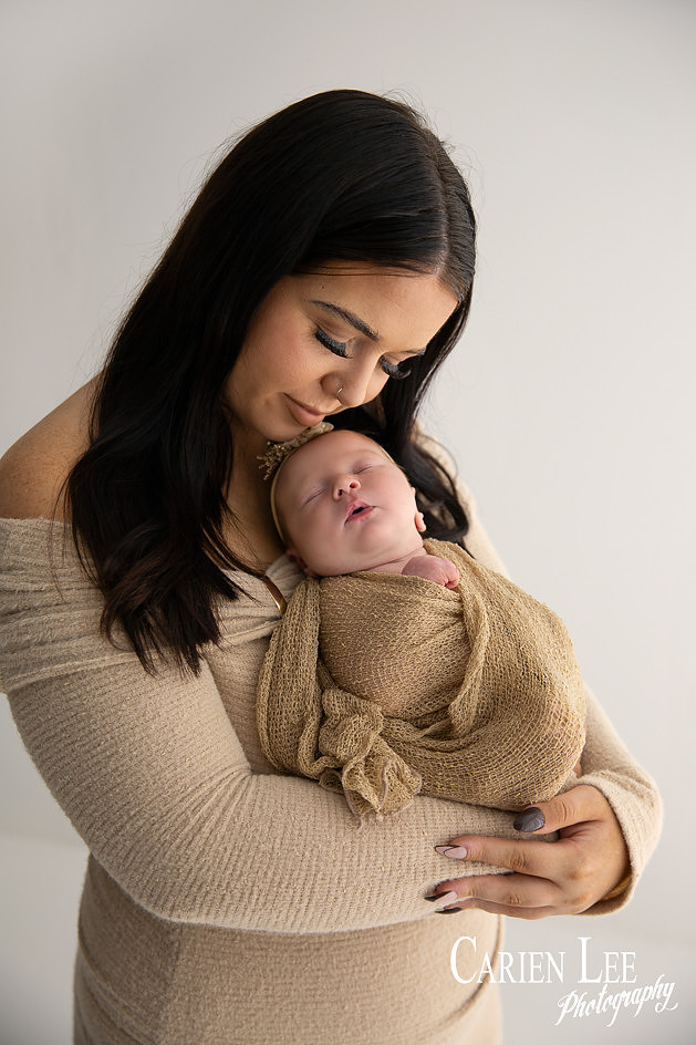 hoto of a new mum and her daughter in Bunbury photography studio