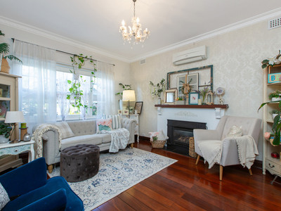 photo of 1A Steere Crescent Bunbury living lounge room