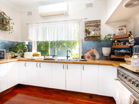 1A Steere Crescent Bunbury kitchen with build in cupboards