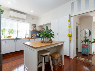 Open plan kitchen with island bench 1A Steere Crescent Bunbury