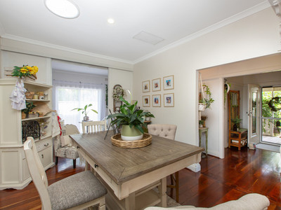Photo of the flow of the house dining room and entrance of 1A Steere Crescent Bunbury