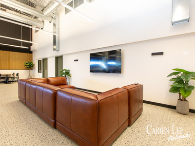 Communal lounge area with flat screen tv in village in Australind near Bunbury