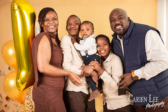 Family photos, mother and father and 3 children during a family photo shoot
