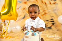 photo of a dalyellup boy celebrating his 1st birthday during a cake smash session