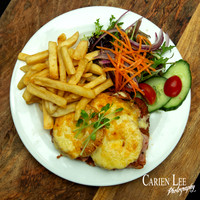 Food Photography In Collie for The Victoria Hotel Hawaiin Parmi