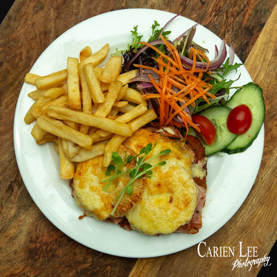 Food Photography In Collie for The Victoria Hotel Hawaiin Parmi
