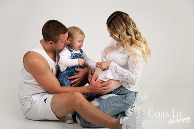 Pregnant woman with toddler sibling maternity portrait Bunbury