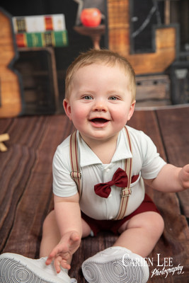 Baby boy sitting up unassisted during affordable milestone mini session