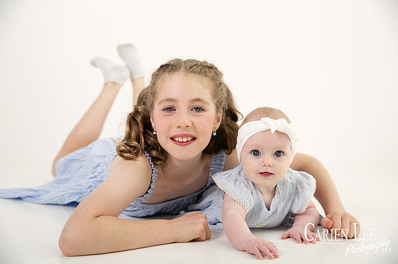 Photo of 2 sisters photographed during a family photo session in Bunbury