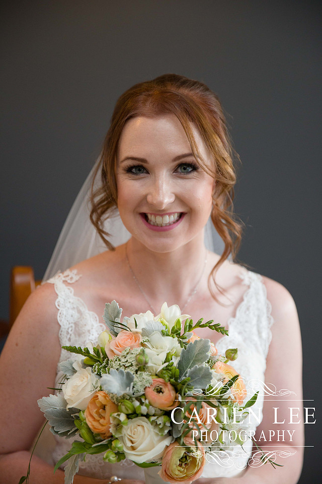 Blushing bride and bouquet ready for busselton wedding