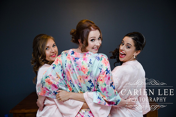 Bride and bridesmaids getting ready for busselton wedding