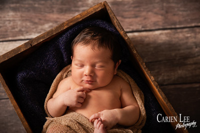 Tiny feet of a newborn baby captured in Dalyellup newborn photography session