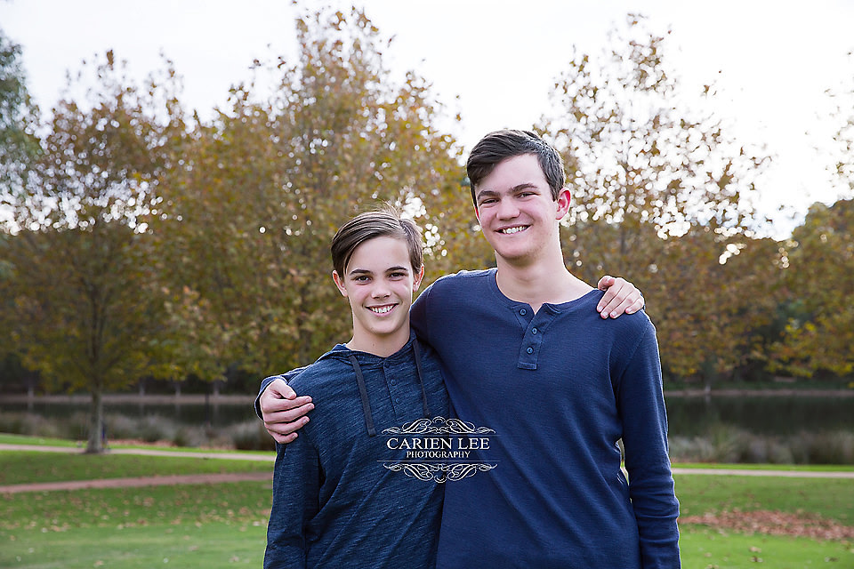 Sibling photographed in Dalyellup during family session