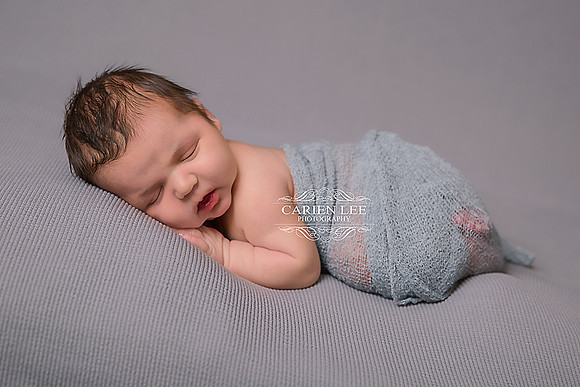 newborn photograph in bunbury studio
