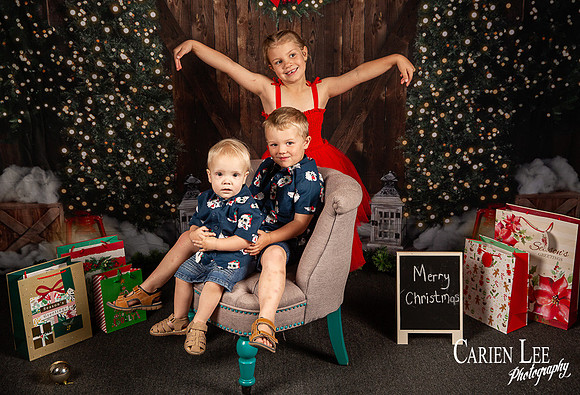 Kids meeting Santa during Bunbury Christmas mini photo session