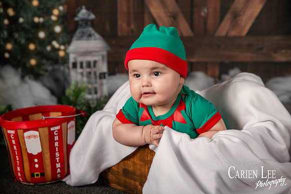 Kids meeting Santa during Bunbury Christmas mini photo session
